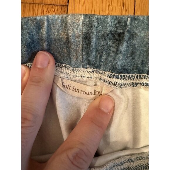 Soft Surroundings Have to Have Printed Leggings See Measurements - Picture 2 of 4